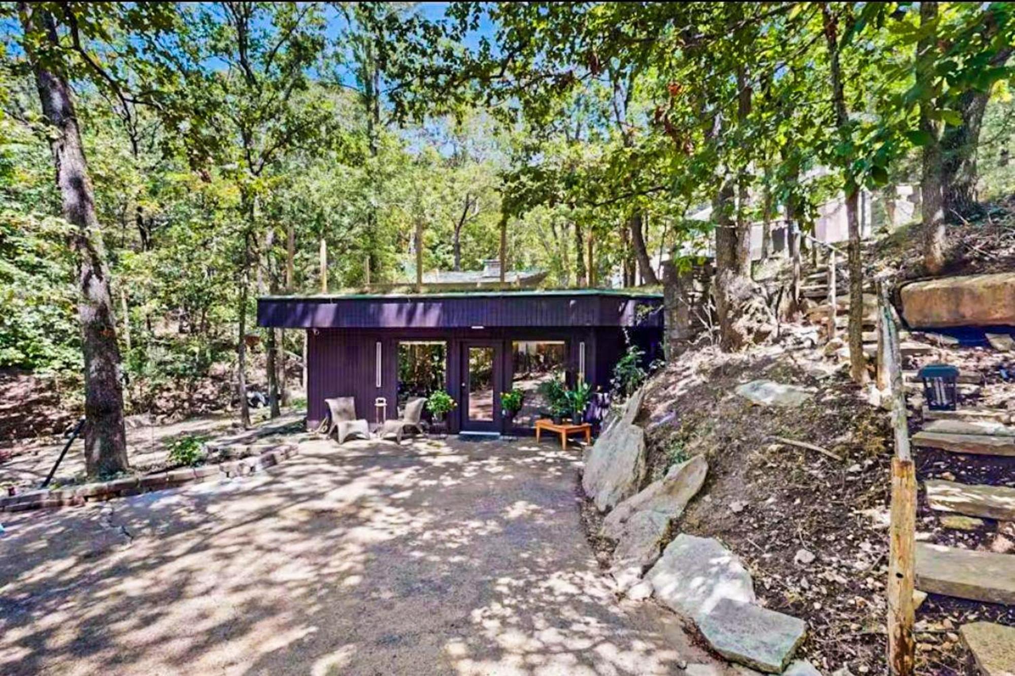 Underhill A Modern Hobbit Hole Villa Garfield ภายนอก รูปภาพ